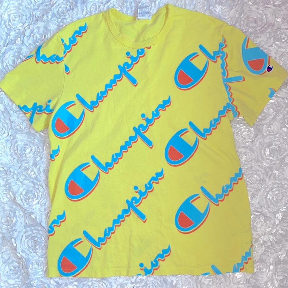 . Good condition men’s Champion tee size large